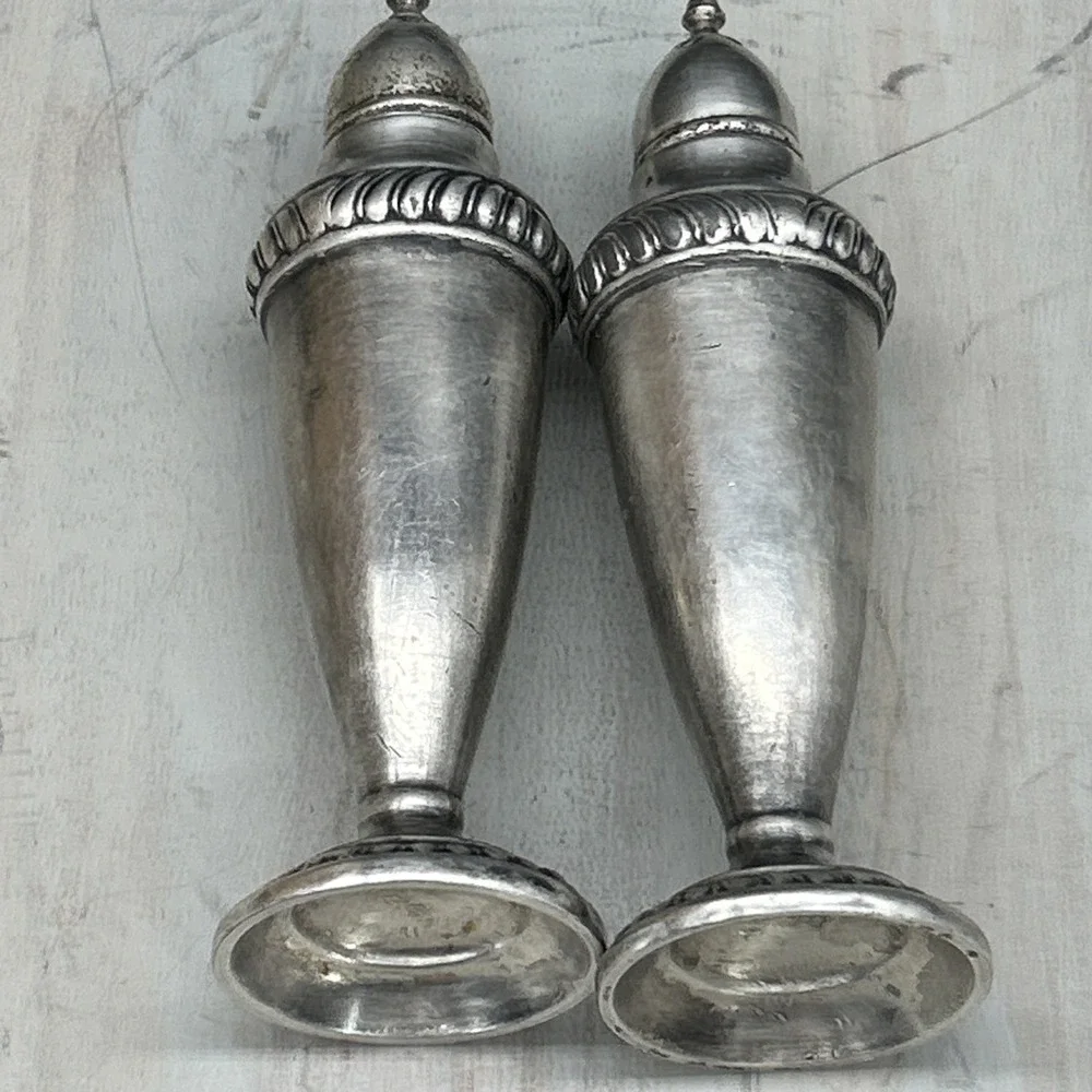 Vintage W.B. Mfg. Co. #3124 Salt & Pepper Set